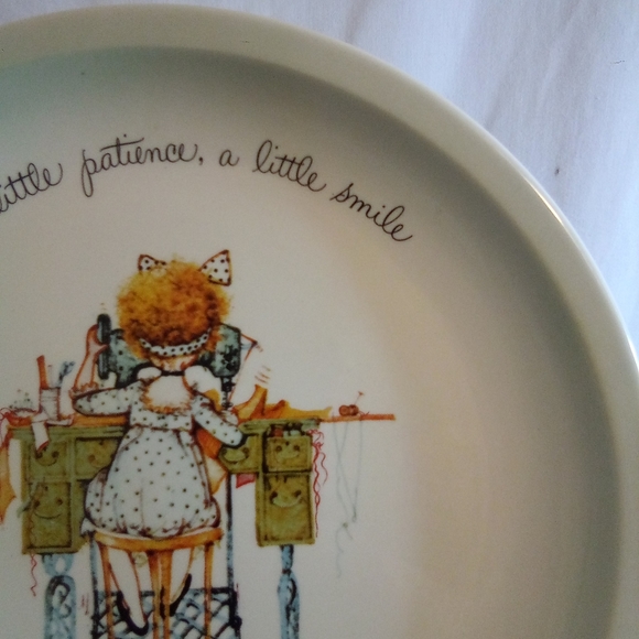 Holly Hobbie Plate Collector's Edition 1972 American Greetings 10.5” Pre-owned - Picture 3 of 9